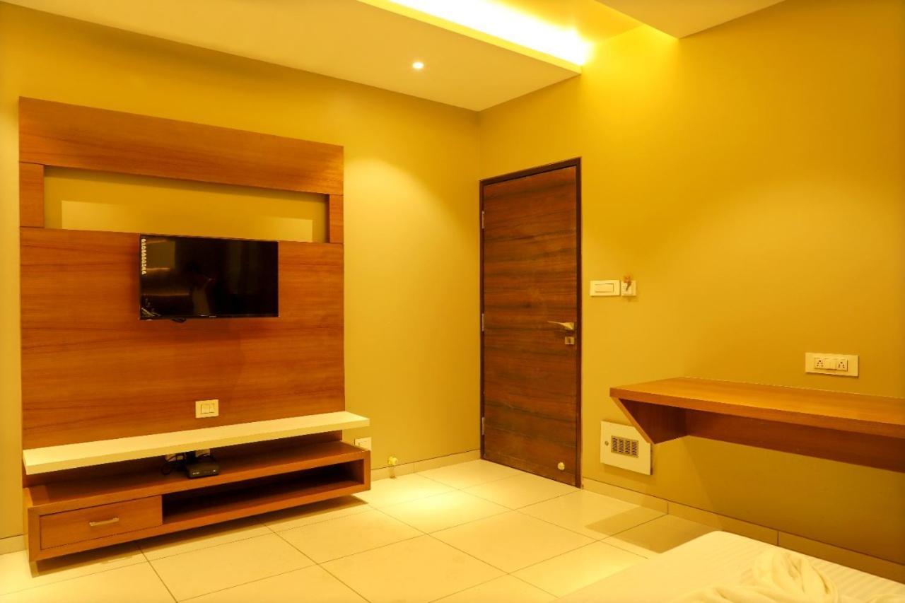 Hotel Ravikiran Kolhapur Exterior photo